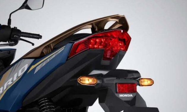 Menyalakan Lampu Sein