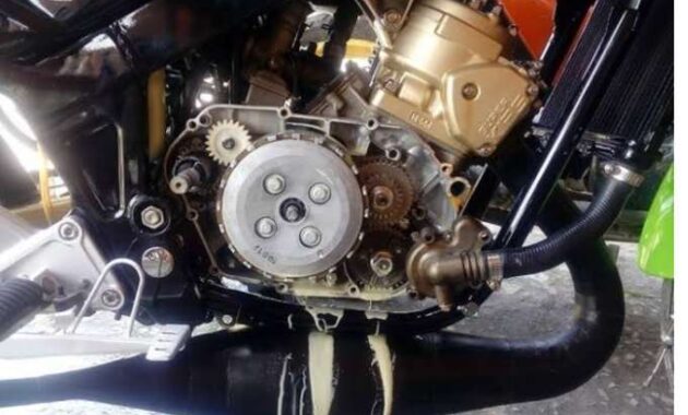 Cara Cek Oli Motor 2 Tak dan 4 Tak