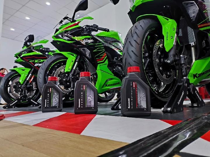Rekomendasi Oli Terbaik untuk Kawasaki ZX-25R