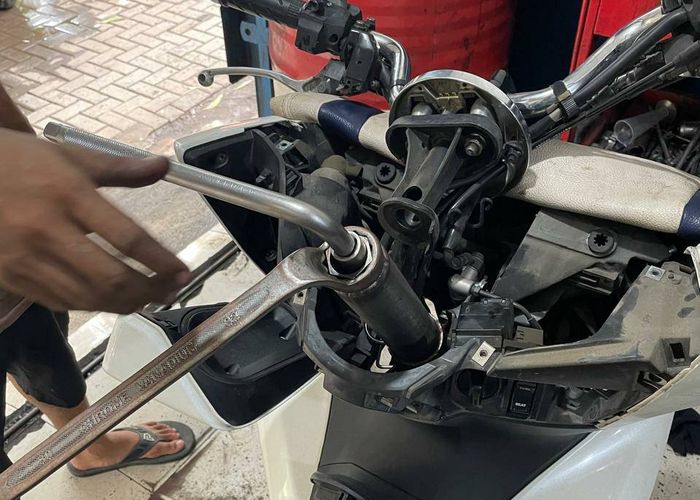 Biaya Ganti Komstir Motor