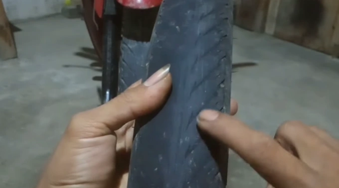 Ban Motor Habis Sebelah