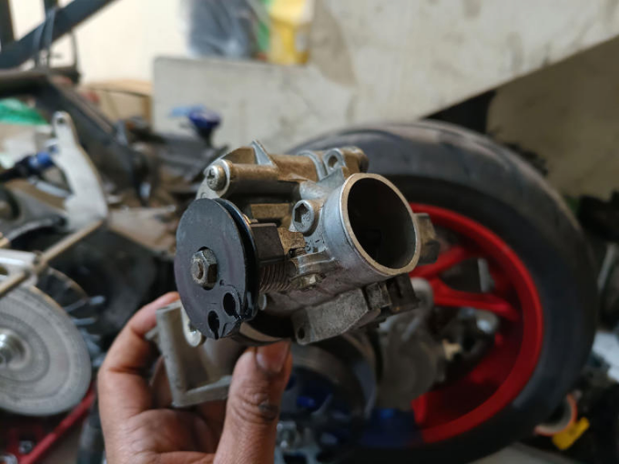 Bersihkan Throttle Body Motor Bersihkan Throttle Body Motor