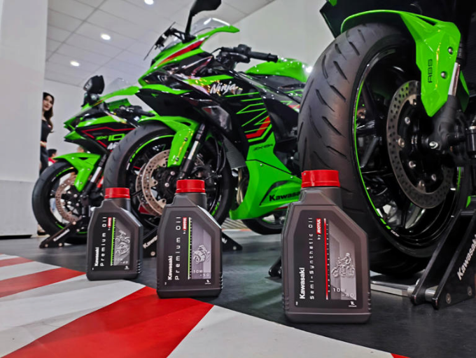 Cara Mengganti Oli Kawasaki ZX-25R Sendiri untuk Performa Optimal