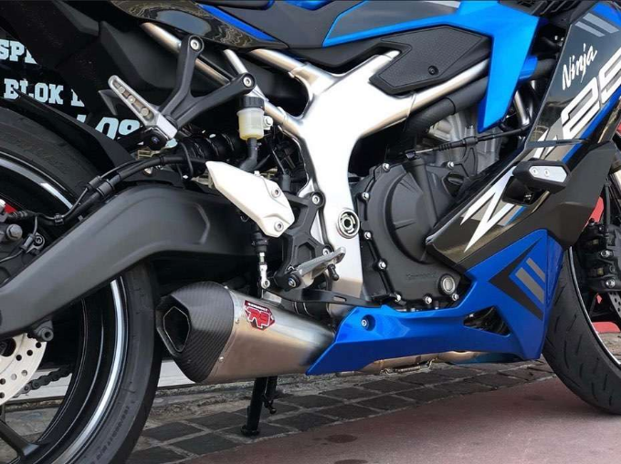 Knalpot R9 untuk Kawasaki ZX-25R