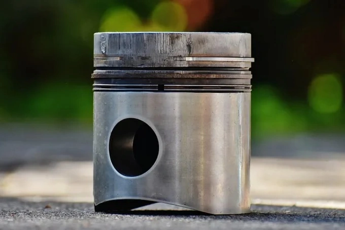 Ciri dan Penyebab Piston Motor Rusak