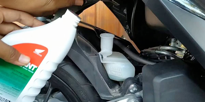Ganti Air Radiator Motor
