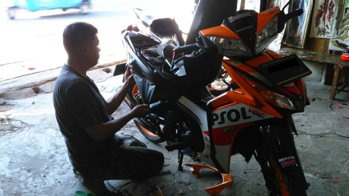 Bahan Stiker untuk Bodi Motor Bahan Stiker untuk Bodi Motor